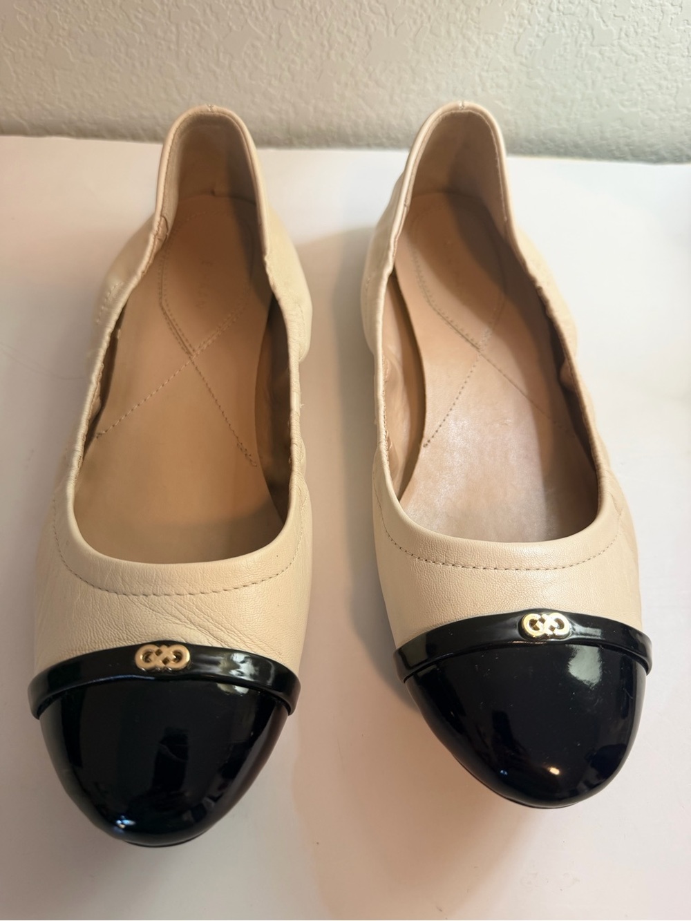 COLE HAAN W05005 Leather Cap Toe Ballet Flats Ivory Cream Black Patent Size 9 B - Picture 3 of 11